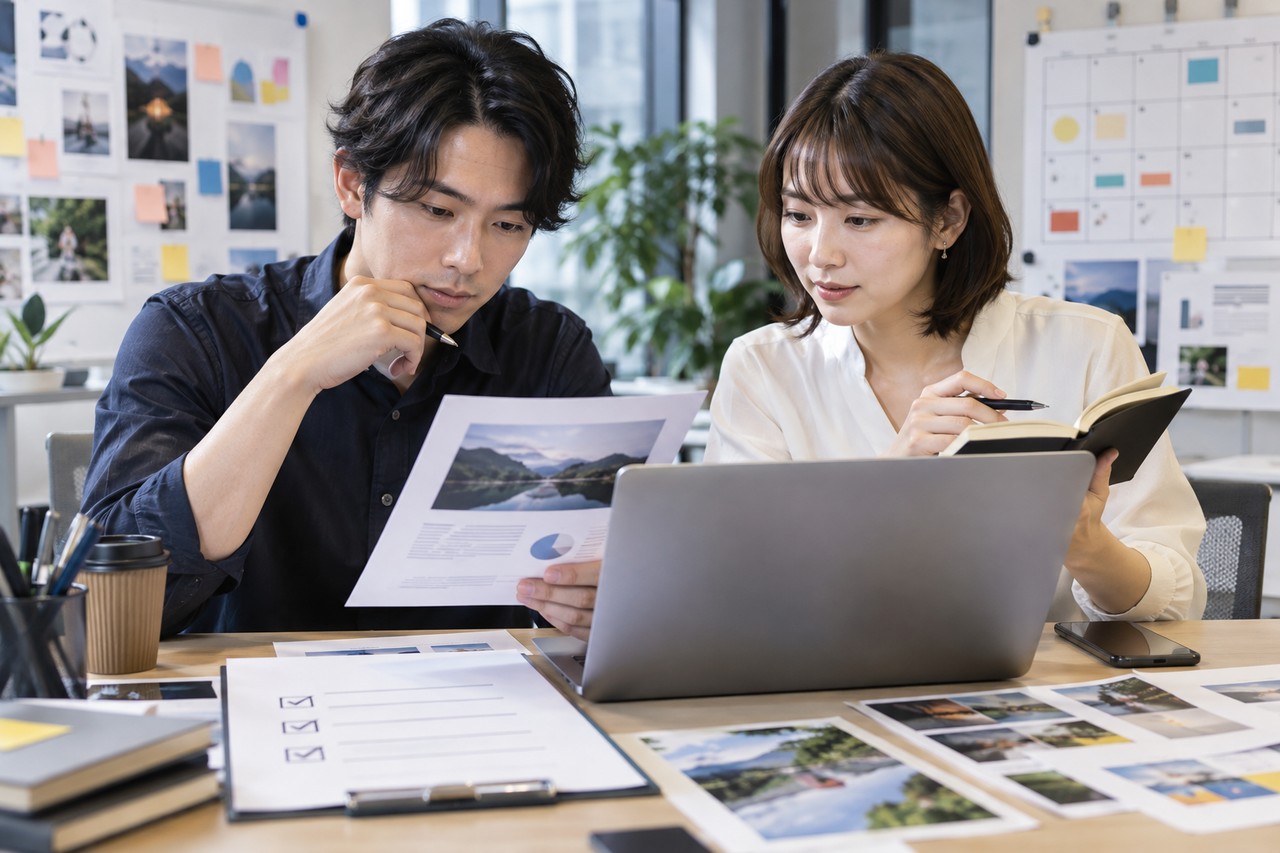 SNS投稿前に事実確認と表現チェックを行う運用チーム